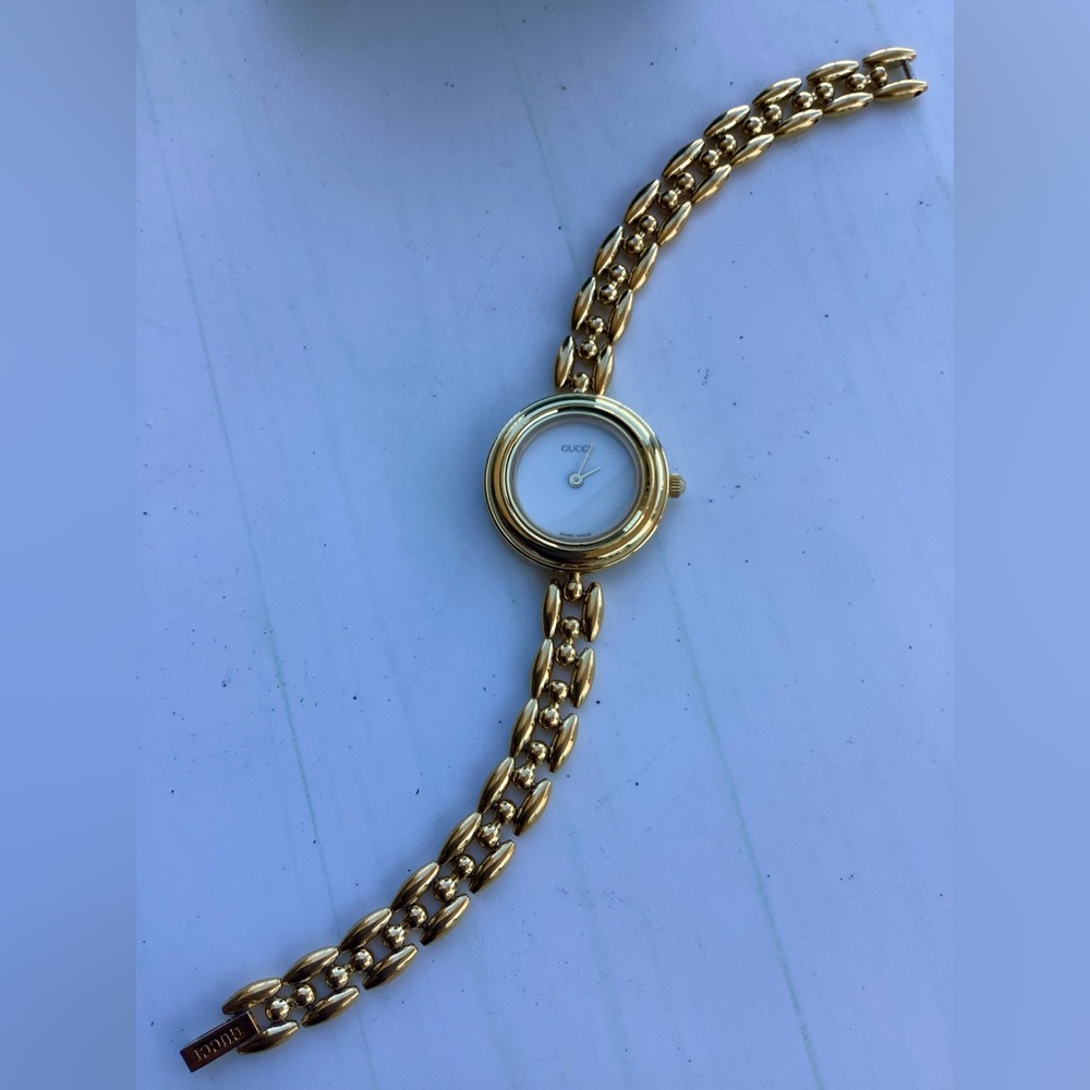 Gucci Gold Bracelet Watch with Interchangeable Colored Bezels🌺🌼🌸 - Picture 8 of 12